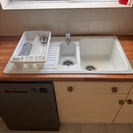 Apartment 2-bed Flat Near District With Free Parking & Wi-fi *