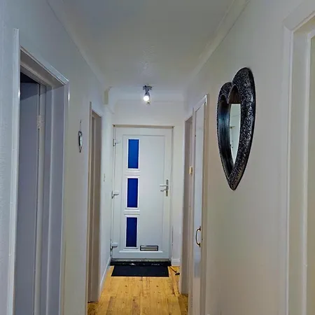 2-bed Flat Near District With Free Parking & Wi-fi * Egremont (Cumbria)