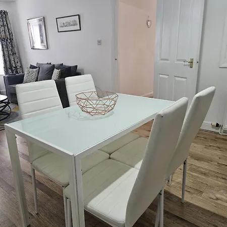 2-bed Flat Near District With Free Parking & Wi-fi Egremont (Cumbria)