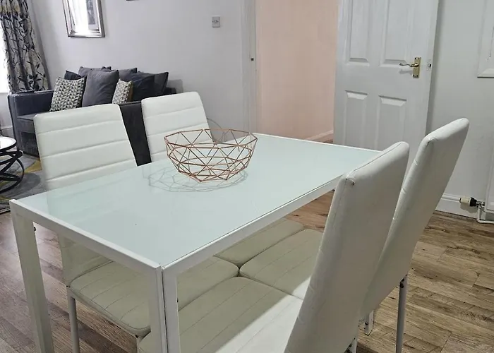 2-bed Flat Near District With Free Parking & Wi-fi Egremont (Cumbria)